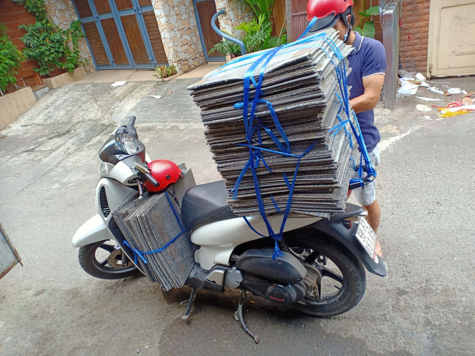 Thảm trải sàn cũ