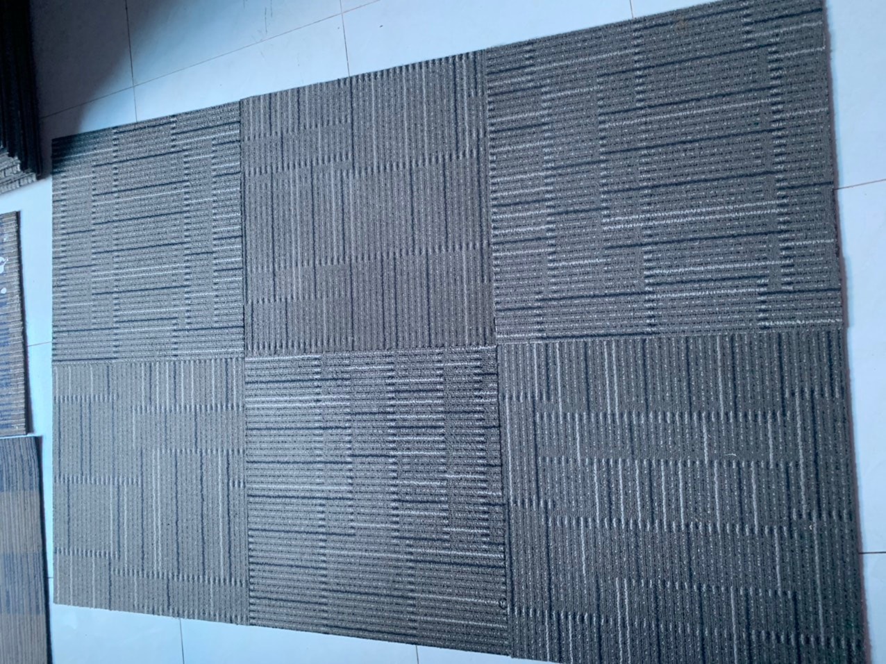 Thảm trải sàn cũ