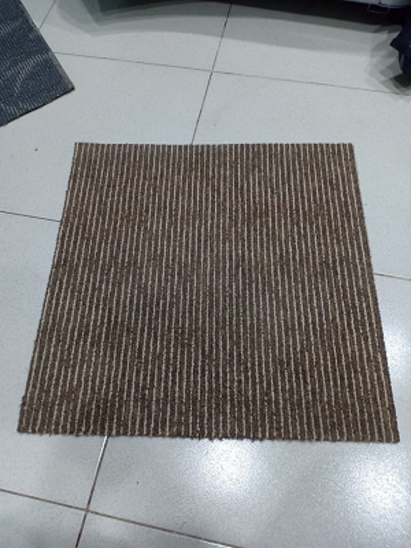 Thảm trải sàn cũ xả kho