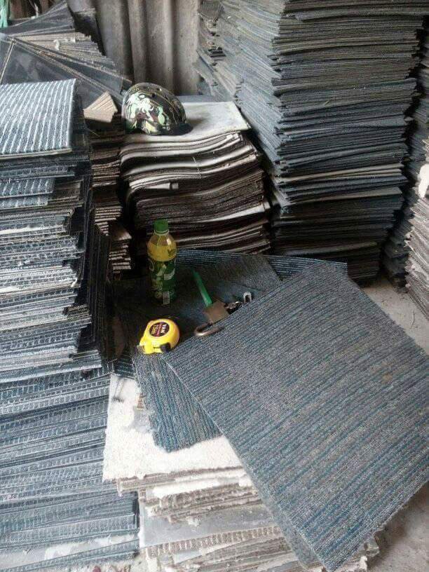 Thảm trải sàn cũ xả kho