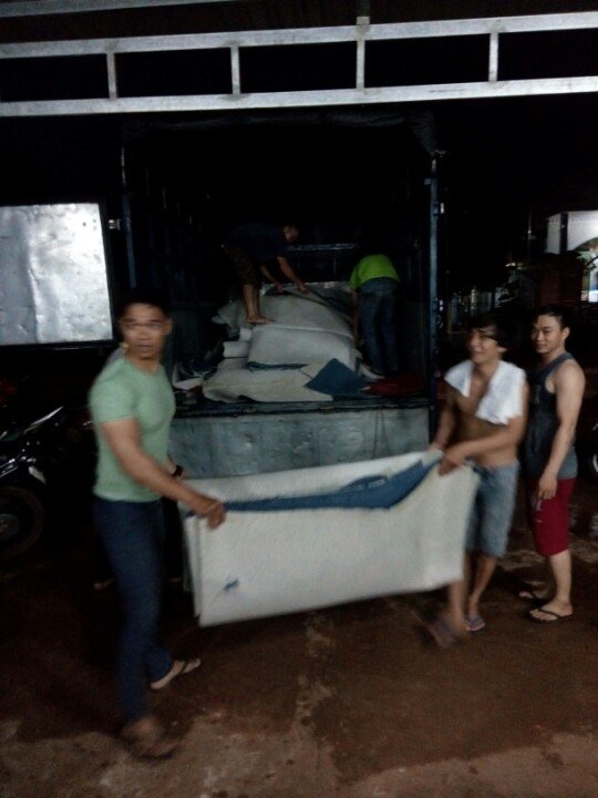 Thảm trải sàn cũ