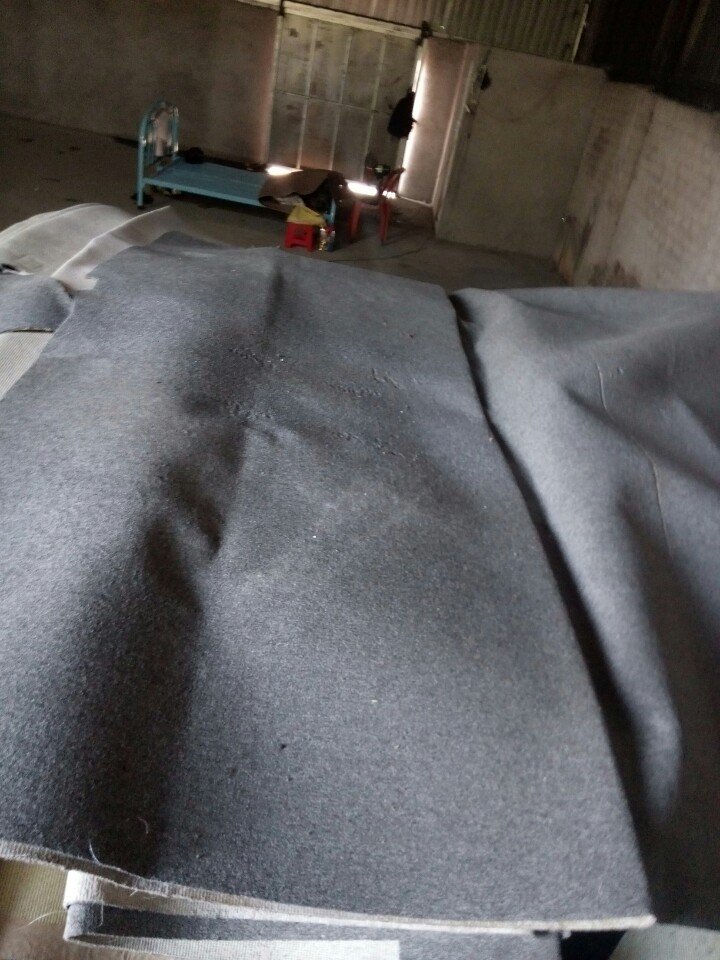 Thảm trải sàn cũ