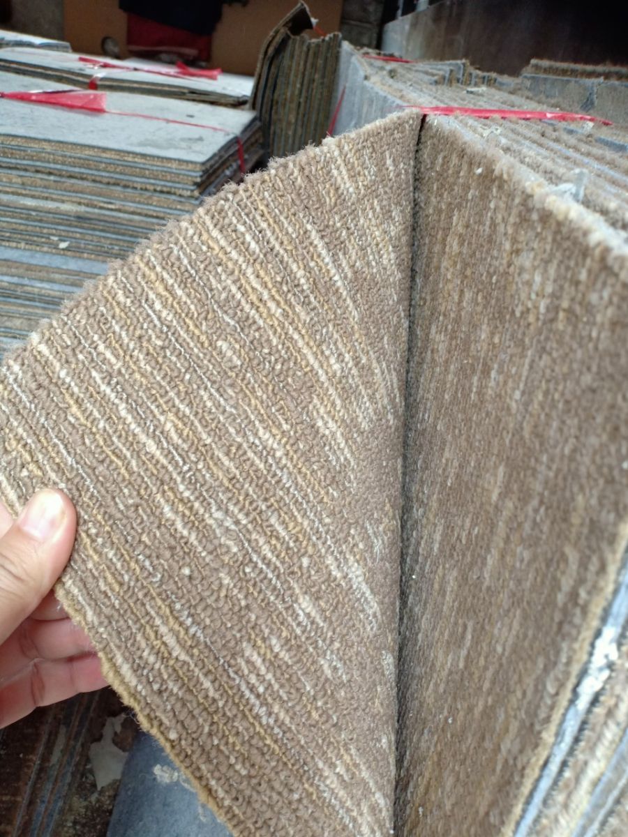 Thảm trải sàn cũ bida