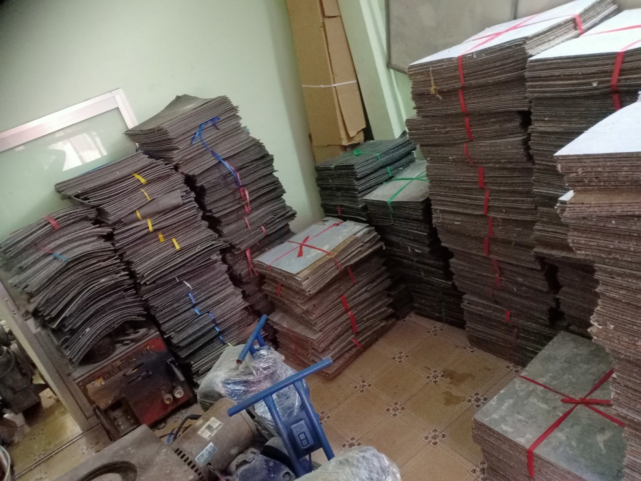 Thảm trải sàn cũ