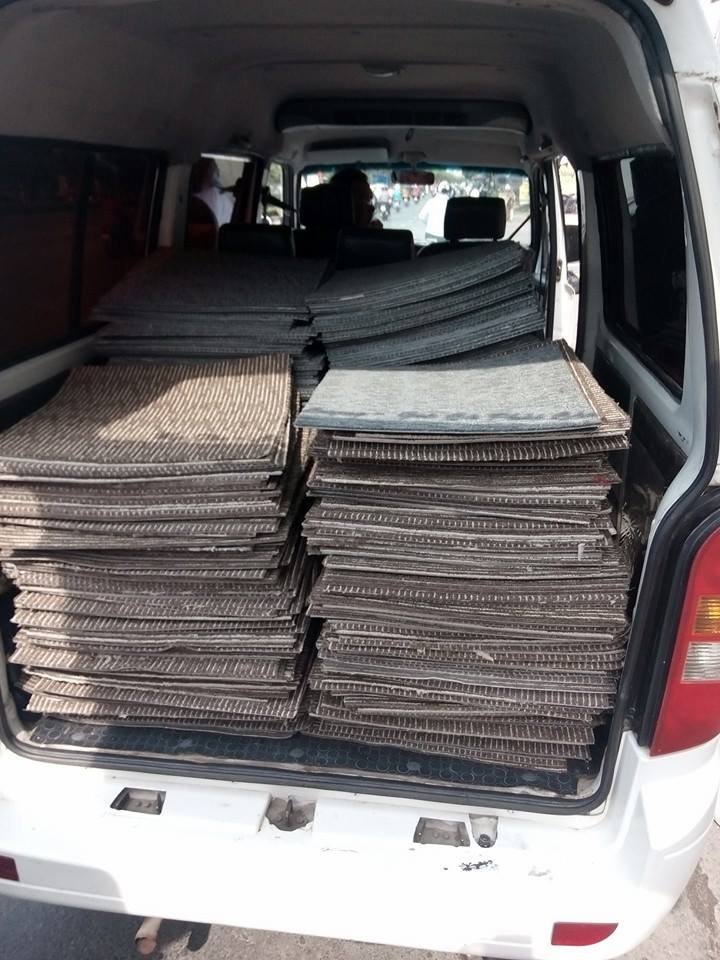 Thảm trải sàn cũ