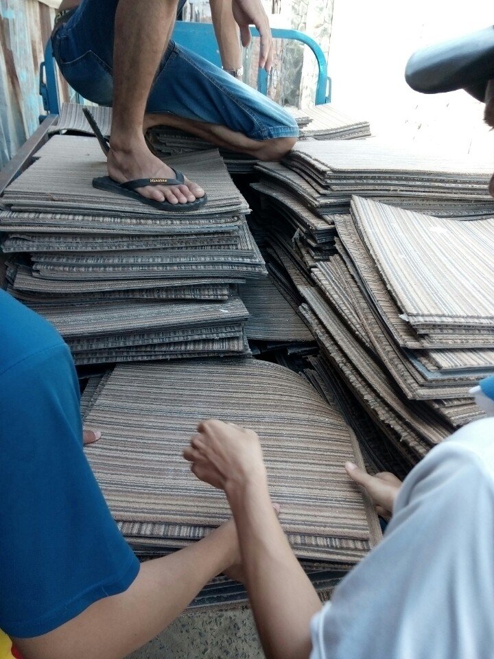 Thảm trải sàn cũ