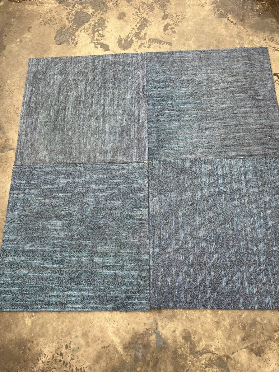 thảm trải sàn cũ