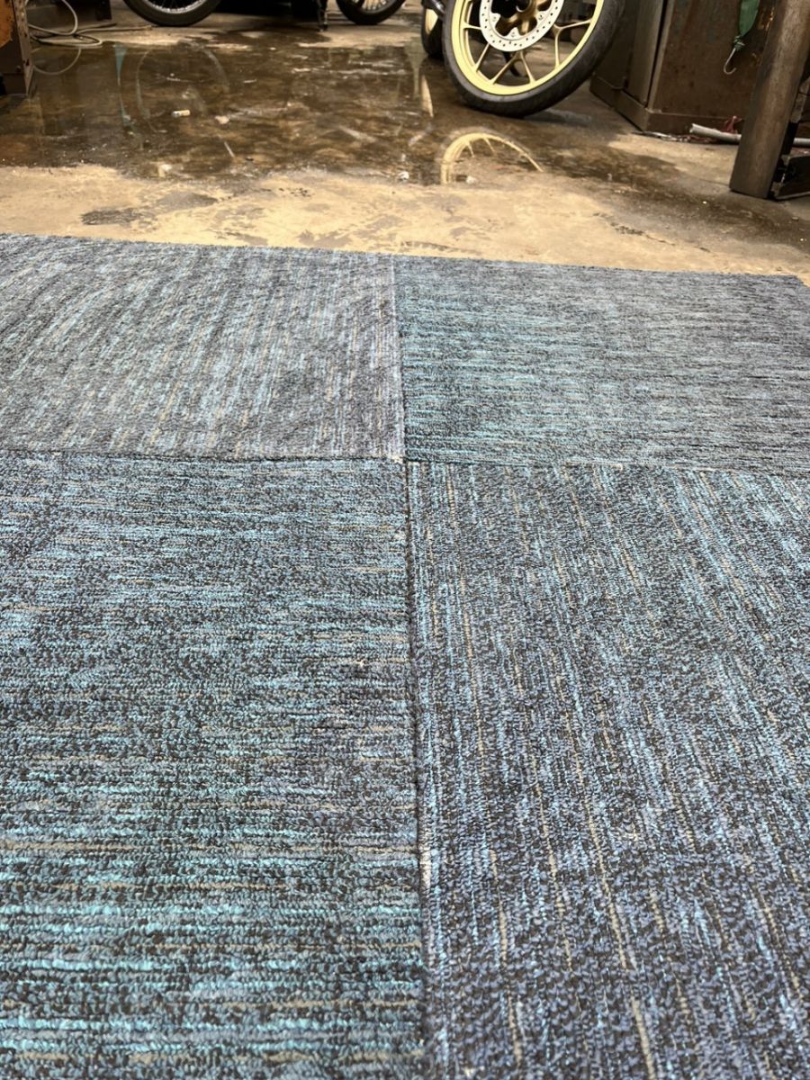 thảm trải sàn cũ