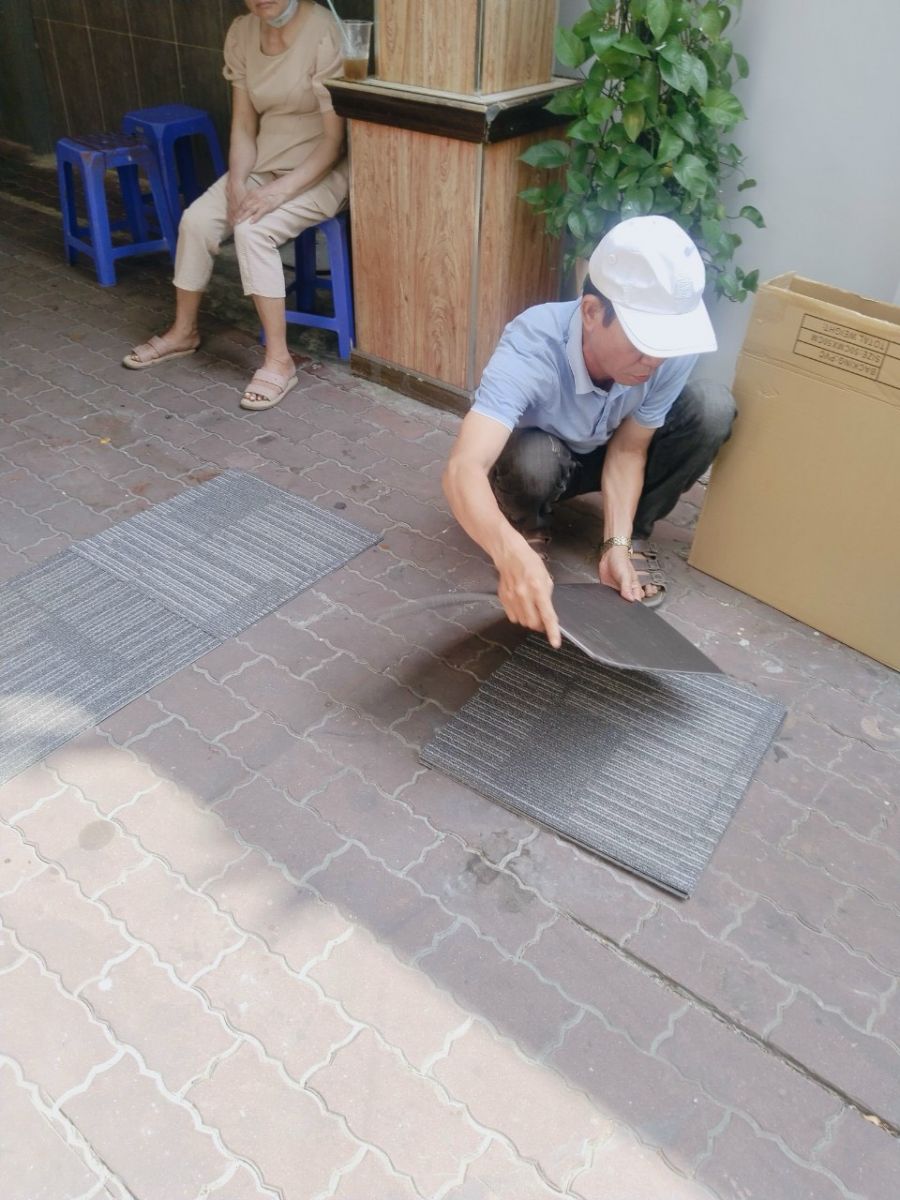 Thảm lót sàn cũ giá rẻ