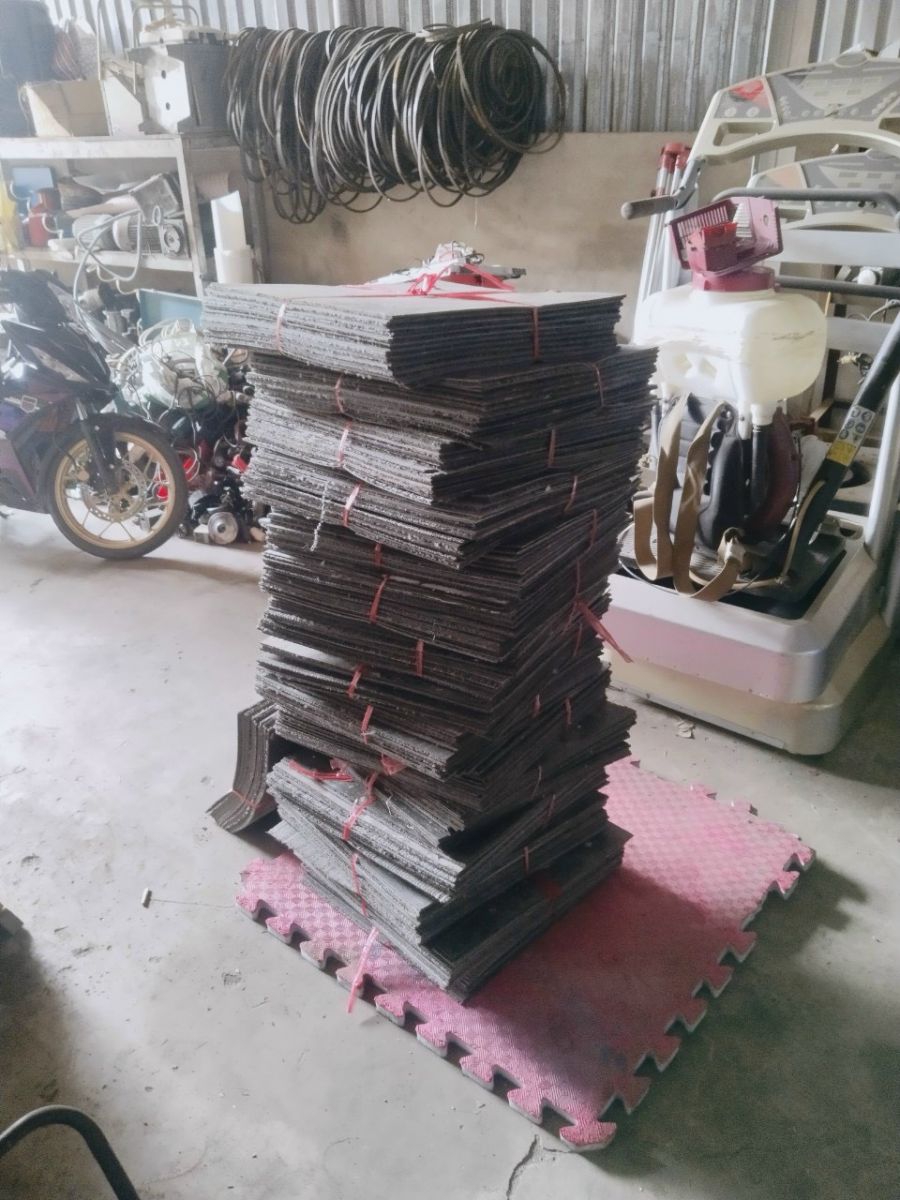 Thảm lót sàn cũ giá rẻ